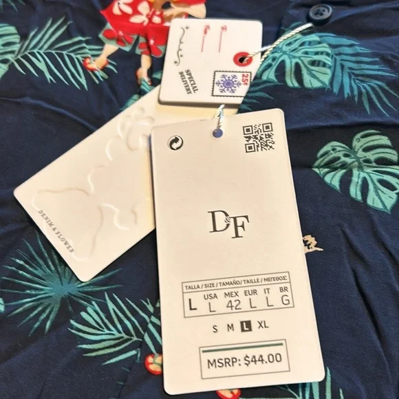 NEW Denim & Flower Ricky Singh Christmas Hawaiian Santa Shirt large MSRP $44 - Picture 8 of 9